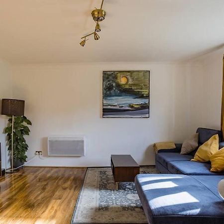 Bright &Spacious One Bedroom Flat Off Canary Wharf London Exterior photo