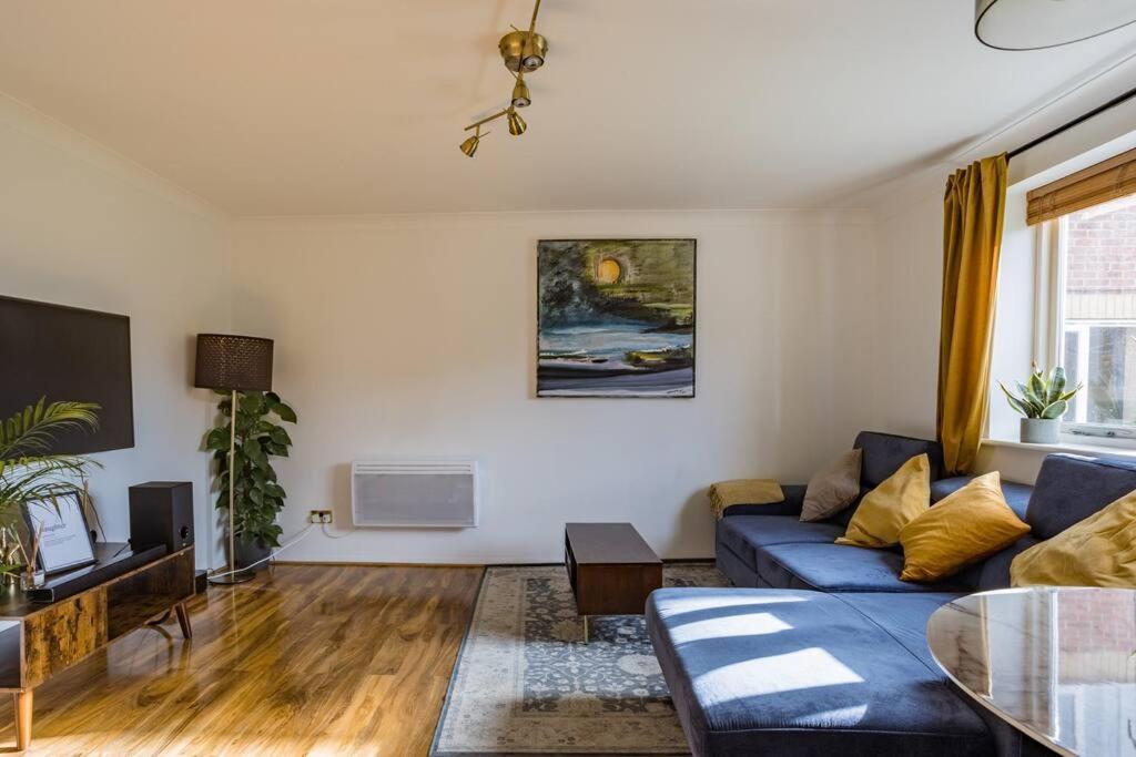 Bright &Spacious One Bedroom Flat Off Canary Wharf London Exterior photo
