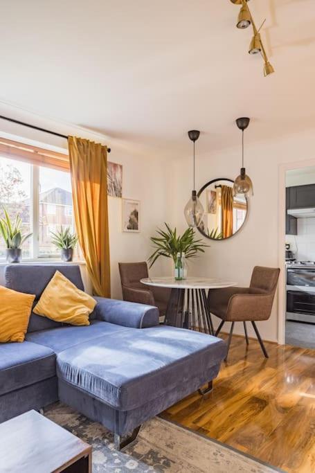 Bright &Spacious One Bedroom Flat Off Canary Wharf London Exterior photo
