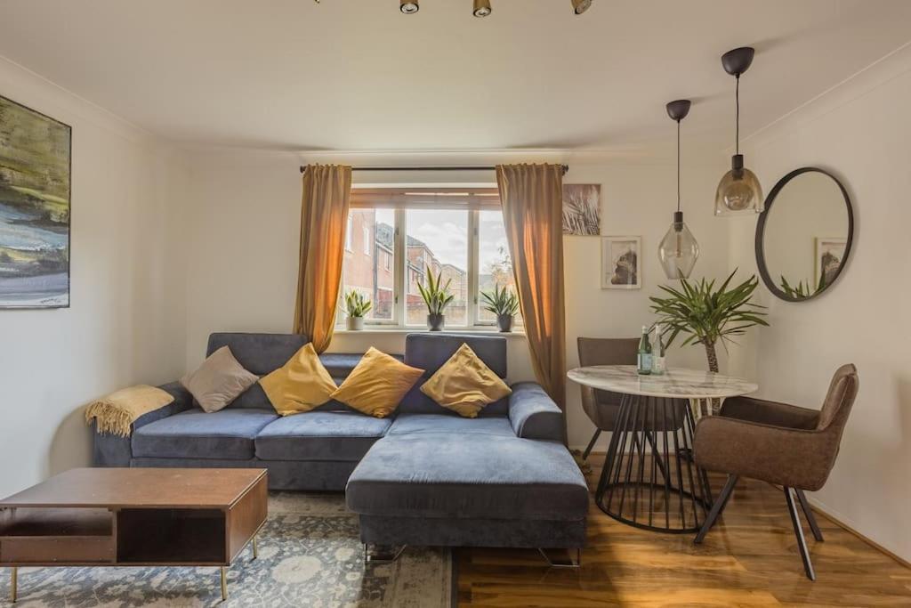 Bright &Spacious One Bedroom Flat Off Canary Wharf London Exterior photo