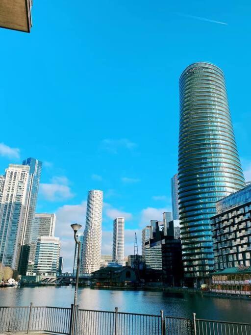 Bright &Spacious One Bedroom Flat Off Canary Wharf London Exterior photo