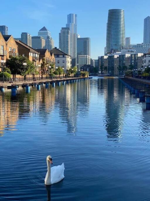 Bright &Spacious One Bedroom Flat Off Canary Wharf London Exterior photo