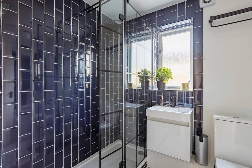 Bright &Spacious One Bedroom Flat Off Canary Wharf London Exterior photo