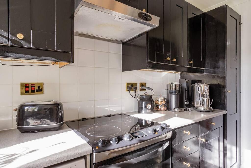 Bright &Spacious One Bedroom Flat Off Canary Wharf London Exterior photo