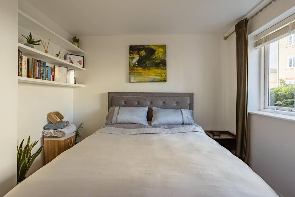 Bright &Spacious One Bedroom Flat Off Canary Wharf London Exterior photo
